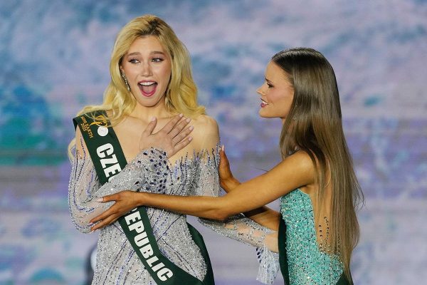 Lucie Pisková srovnání před a po plastické operaci nosu
